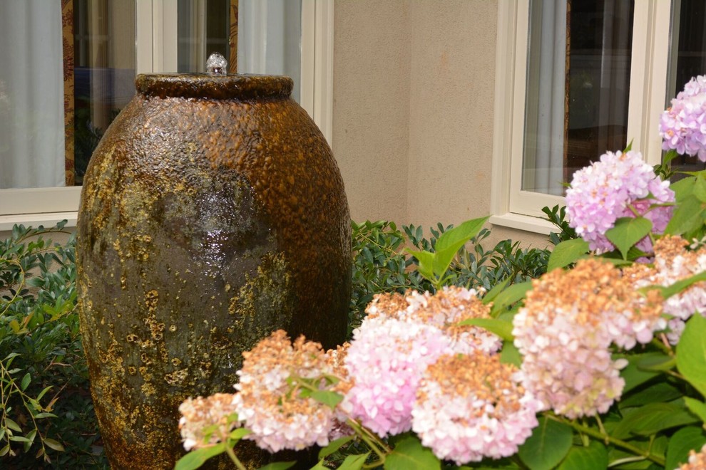 Elegant patio photo in Charleston