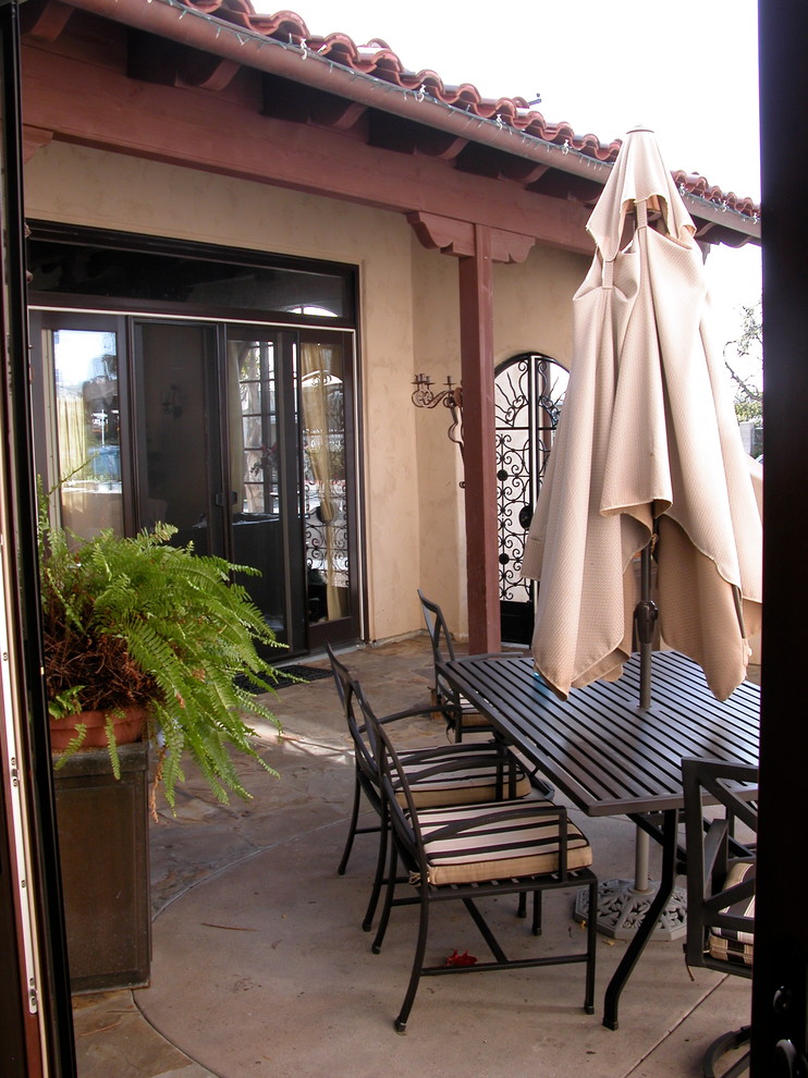 Example of a tuscan patio design in San Diego