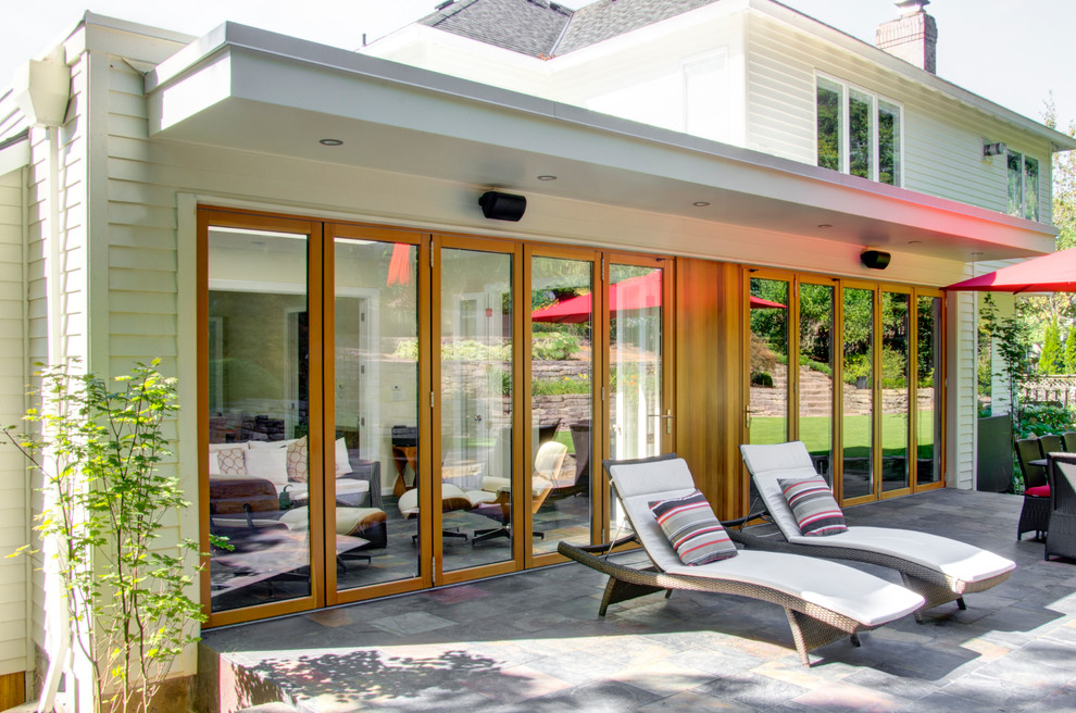 Ispirazione per un patio o portico minimalista di medie dimensioni