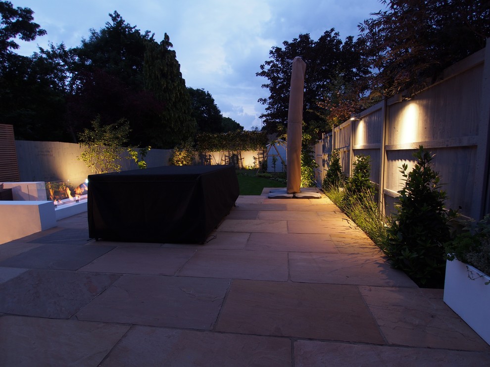 Example of a trendy patio design in Hertfordshire