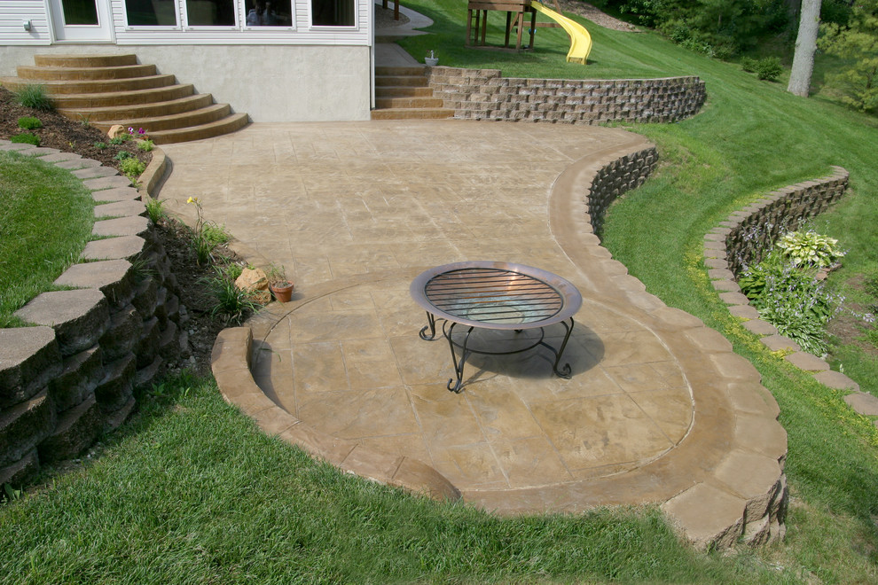 Inspiration for a contemporary patio remodel in St Louis