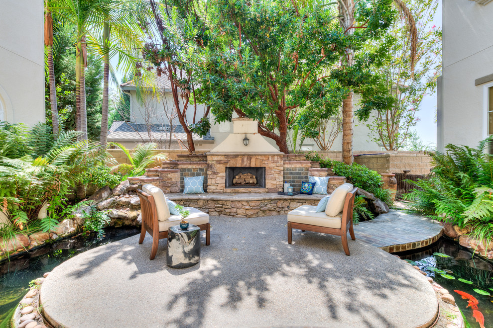 Photo of a traditional patio in Orange County.