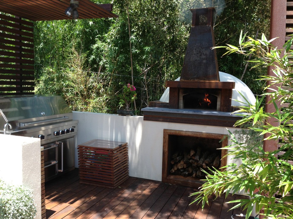 Exemple d'une terrasse avec une cuisine d'été.
