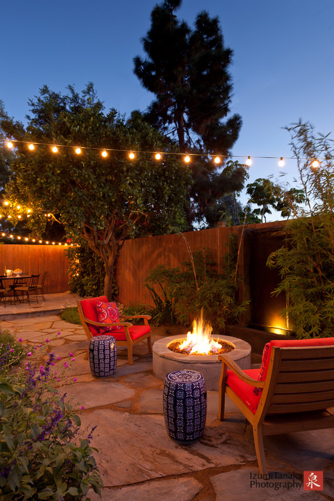 Design ideas for a classic patio in Los Angeles.