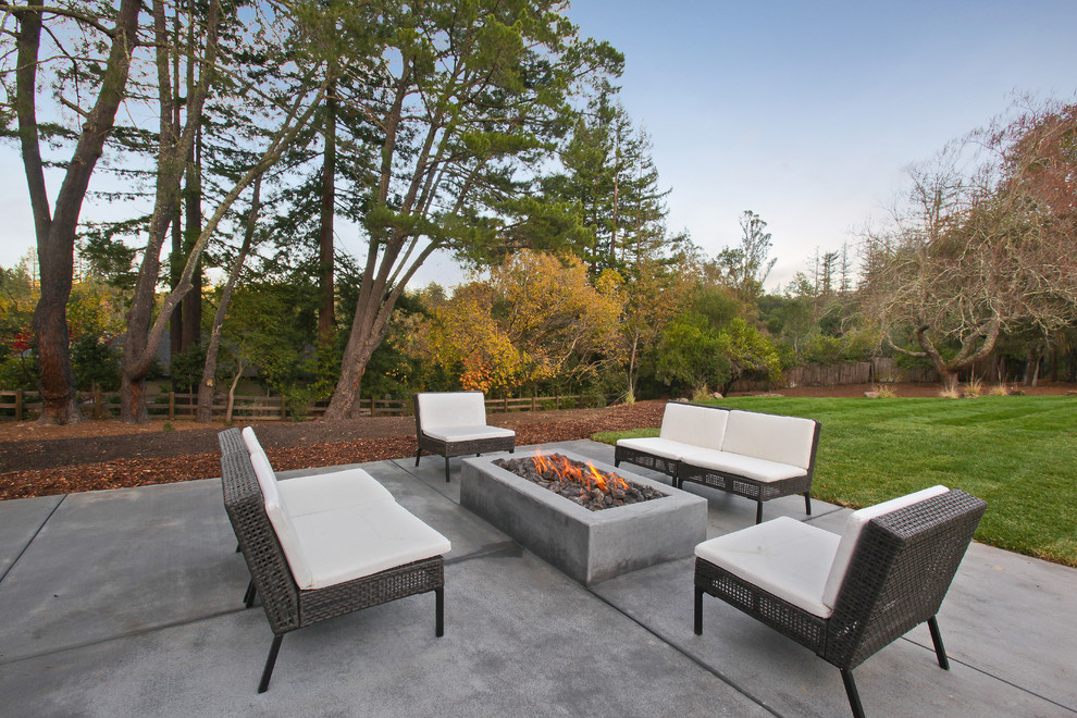 Farmhouse patio photo in San Francisco with a fire pit