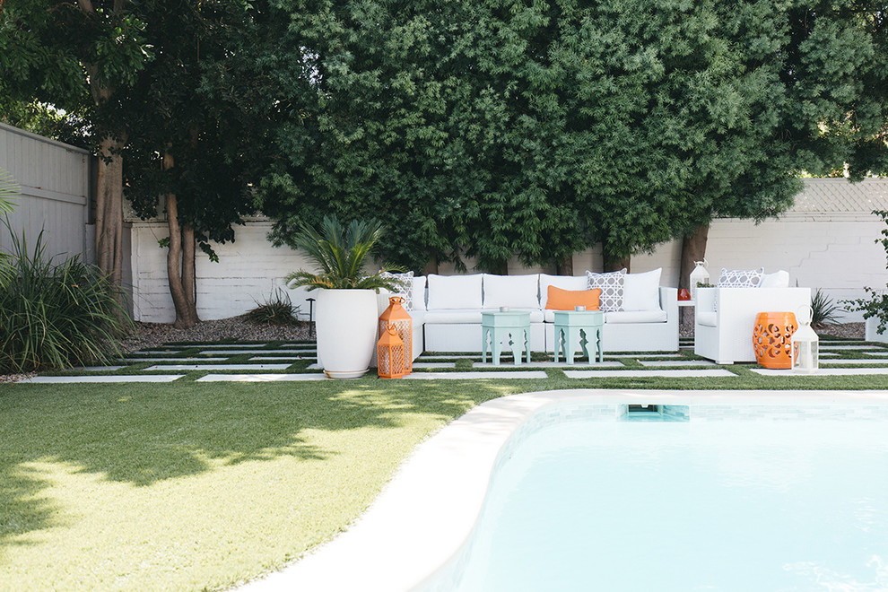 Mittelgroßer, Unbedeckter Moderner Patio hinter dem Haus mit Betonboden in Los Angeles