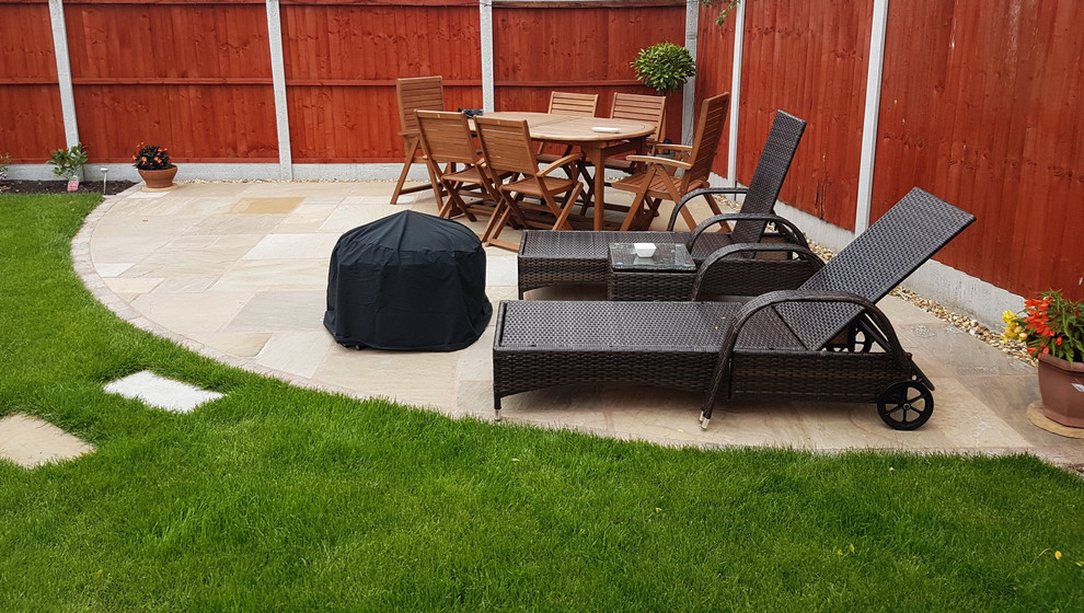Stylish Urban Garden Patio Modern Patio West Midlands by Rennew