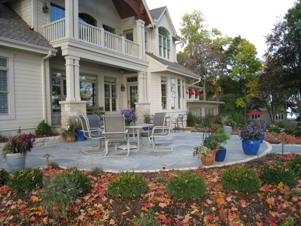 This is an example of a contemporary patio in Milwaukee.