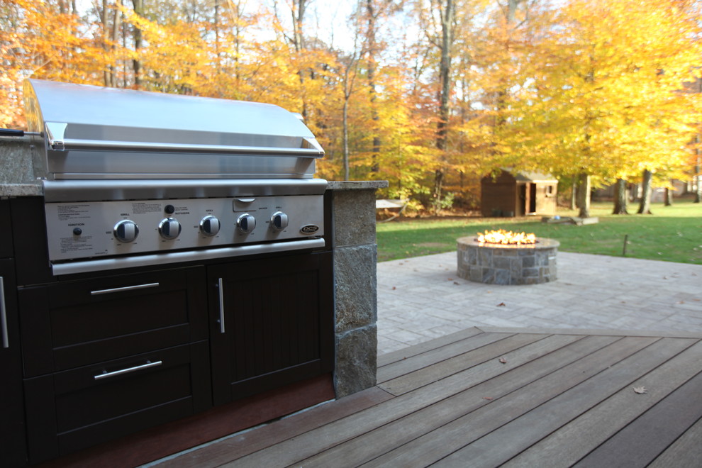 This is an example of a traditional patio in Bridgeport with an outdoor kitchen.