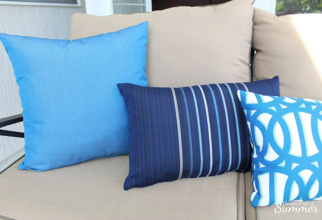 Sunbrella custom throw pillows in shades of blue - Tropical - Patio -  Jacksonville - by Patio Lane | Houzz IE