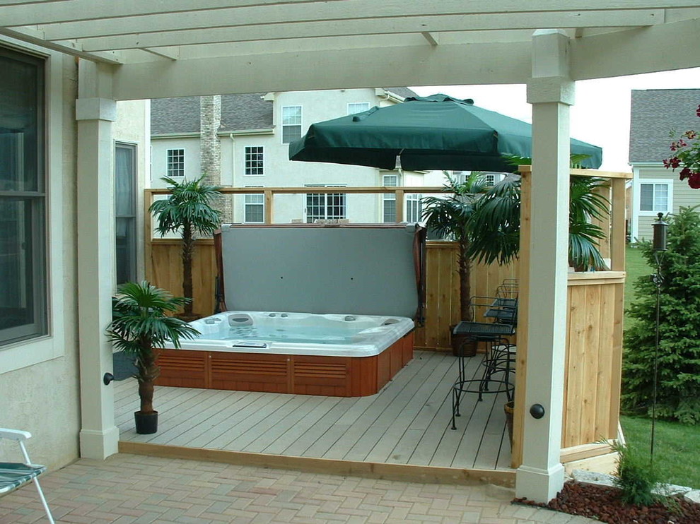 This is an example of a contemporary patio in Columbus.