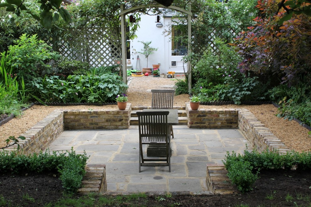 Ispirazione per un patio o portico tradizionale