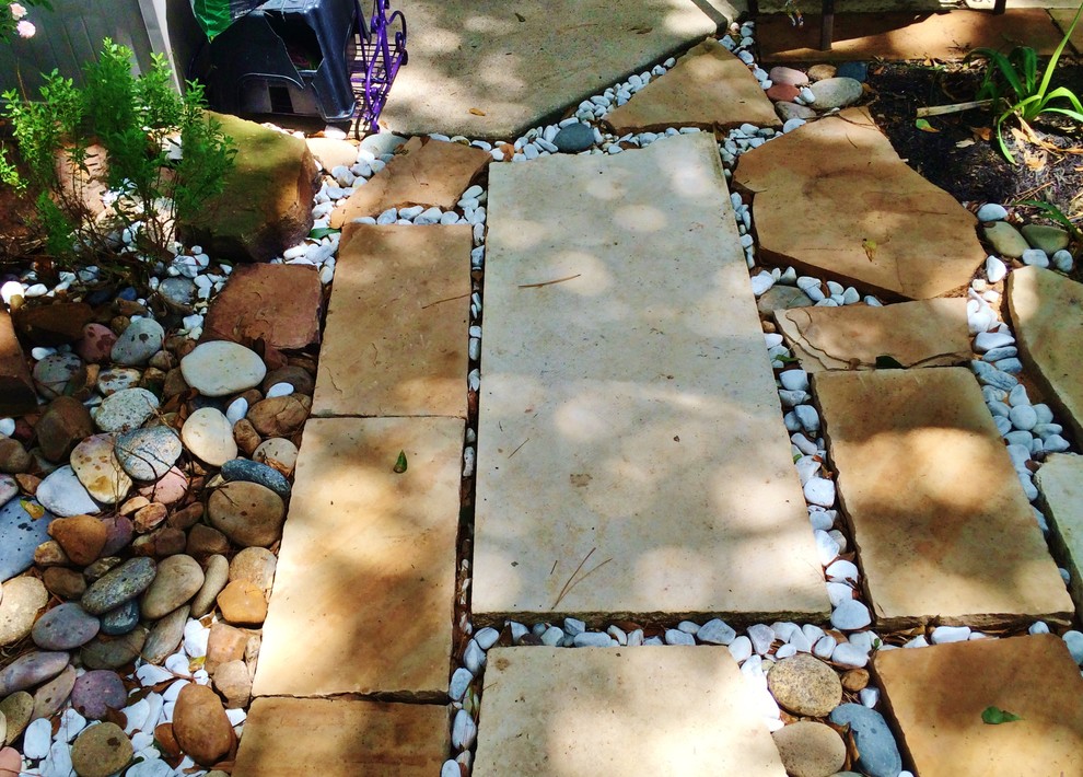 Example of an eclectic patio design in Houston