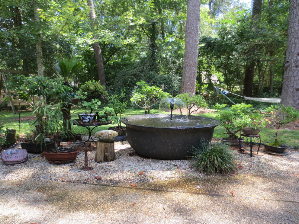 Design ideas for a traditional patio in New Orleans.
