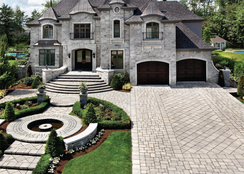 Inspiration for a timeless patio remodel in Cincinnati