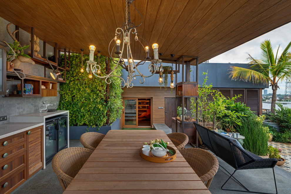 Идея дизайна: большой двор на заднем дворе в стиле неоклассика (современная классика) с летней кухней, покрытием из бетонных плит и навесом