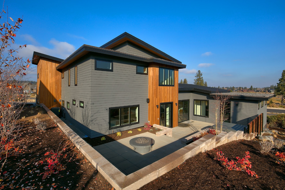 Tetherow, Bend Oregon Farmhouse Patio Other by Visionary Homes