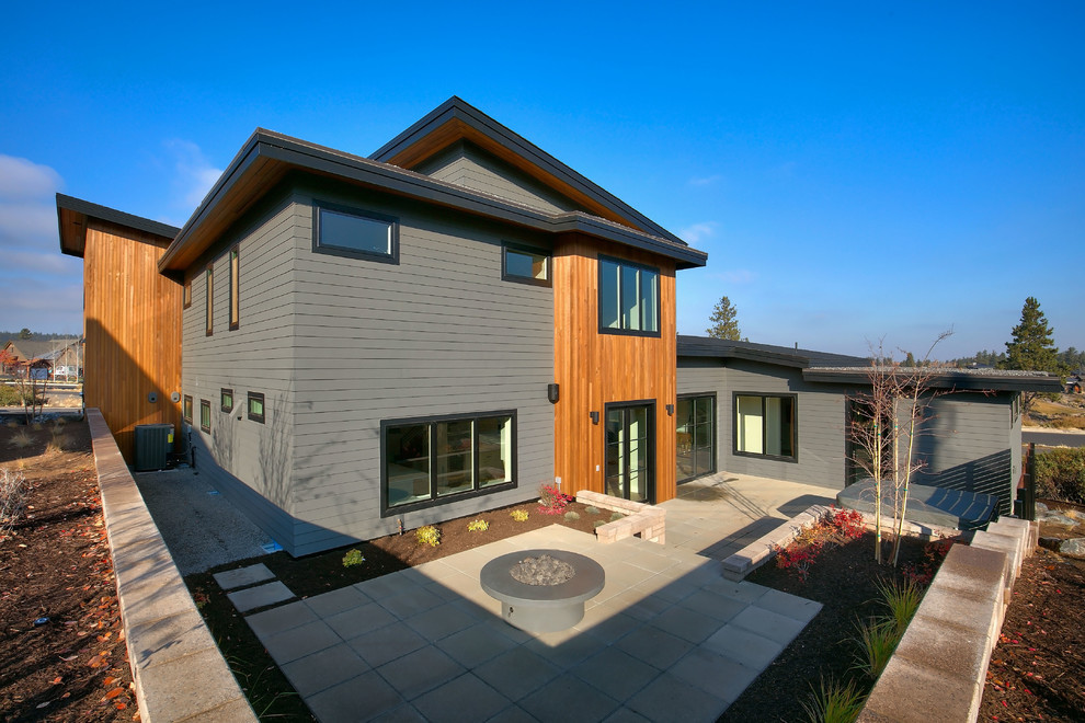 Tetherow, Bend Oregon Farmhouse Patio Other by Visionary Homes