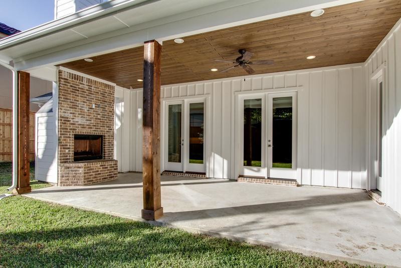 Example of a mid-sized cottage backyard concrete patio design in Dallas with a roof extension