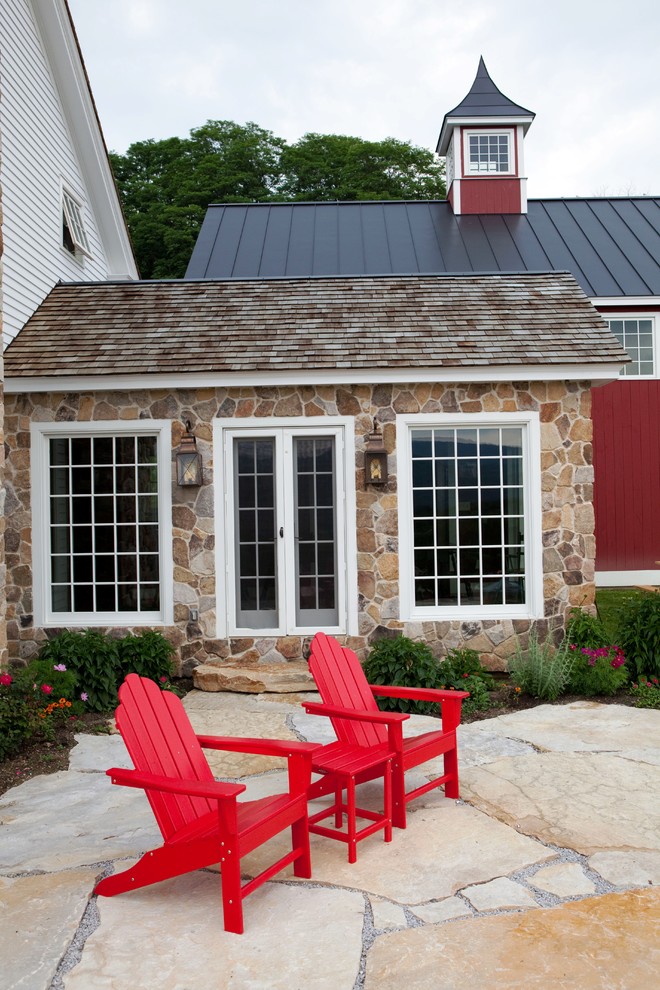 Источник вдохновения для домашнего уюта: двор в классическом стиле с покрытием из каменной брусчатки без защиты от солнца