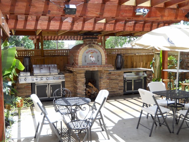 outdoor pizzeria