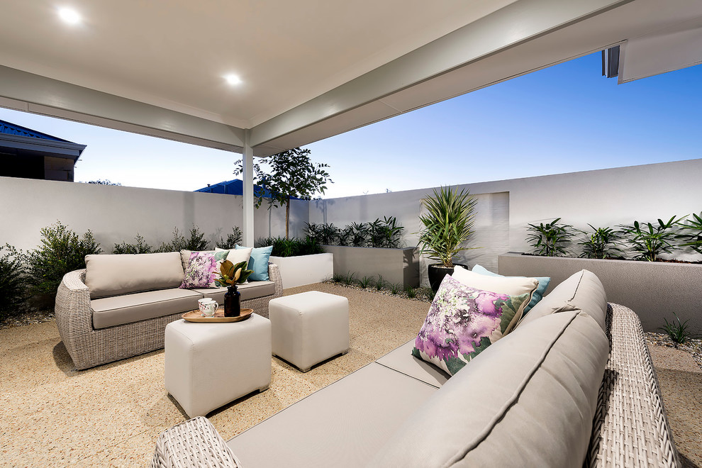 Mittelgroßer, Überdachter Moderner Patio im Innenhof mit Betonplatten in Perth