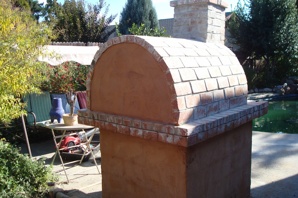 Inspiration for a timeless patio remodel in Sacramento