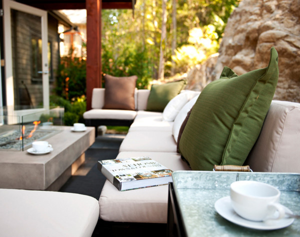 Inspiration for a contemporary patio remodel in Vancouver