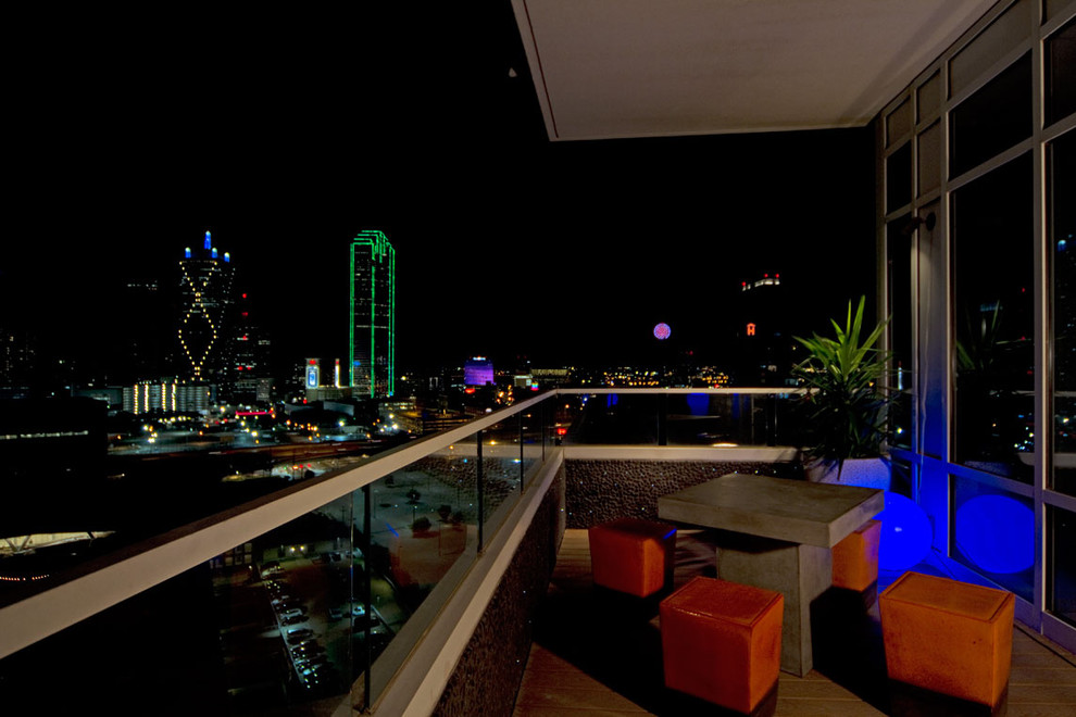 Patio - contemporary patio idea in Dallas
