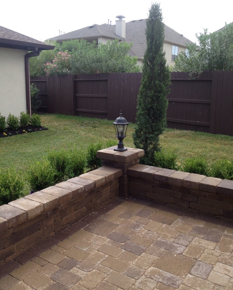 Inspiration for a medium sized traditional back patio in Houston with a water feature and concrete paving.