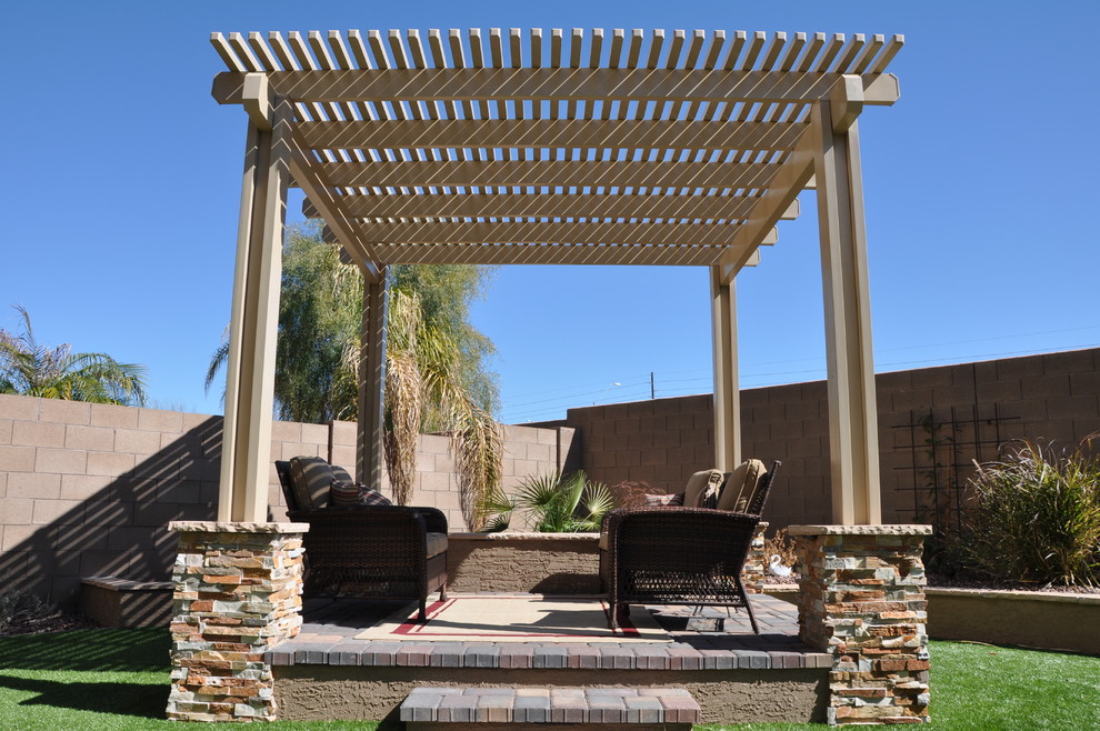 Design ideas for a classic patio in Phoenix.
