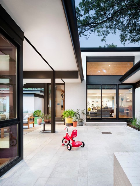 Three-Courts Residence - Contemporáneo - Patio - Austin - de A Parallel