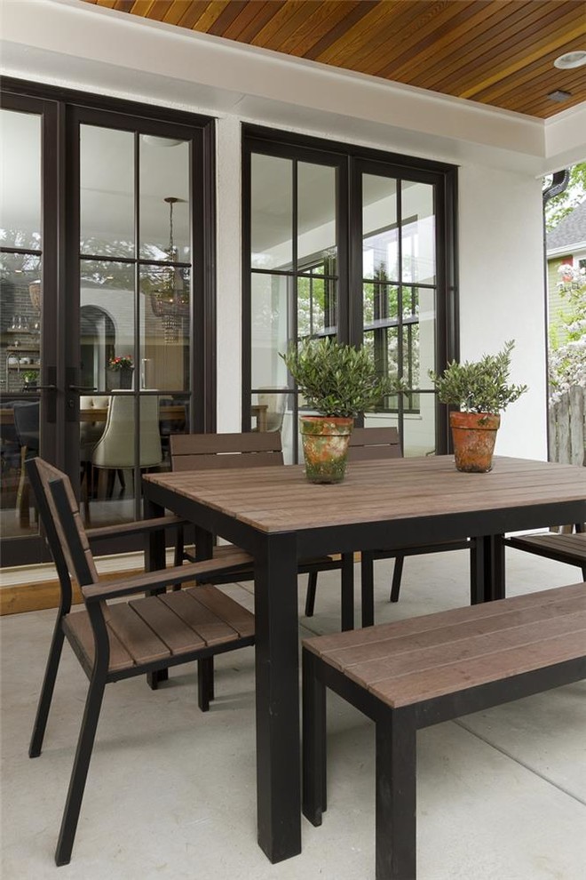 Foto di un patio o portico minimalista dietro casa e di medie dimensioni con lastre di cemento