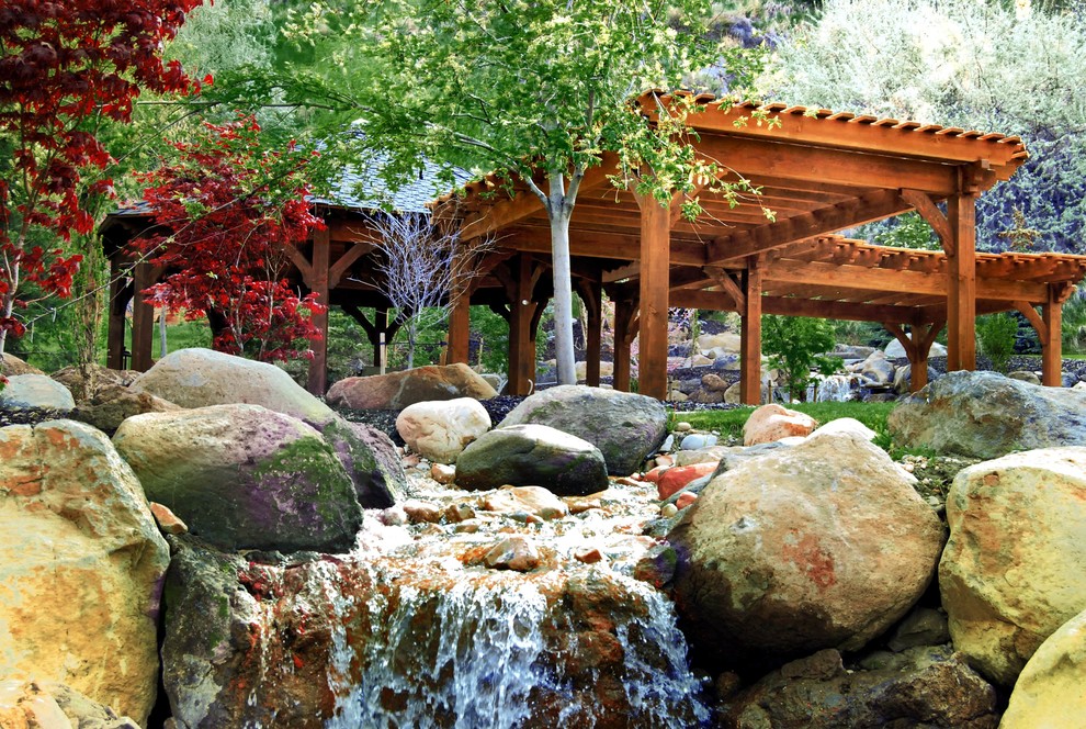 Foto di un patio o portico tradizionale con fontane