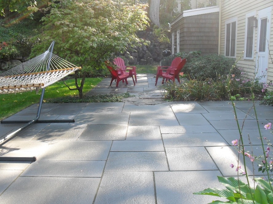 Photo of a traditional patio in Boston.