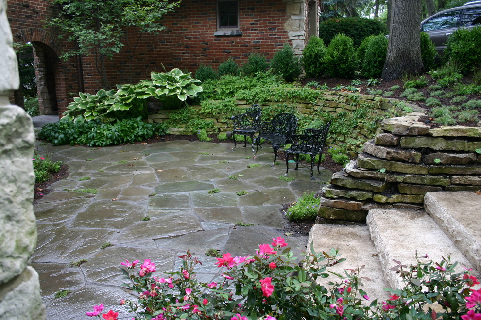 Inspiration for a timeless patio remodel in Chicago