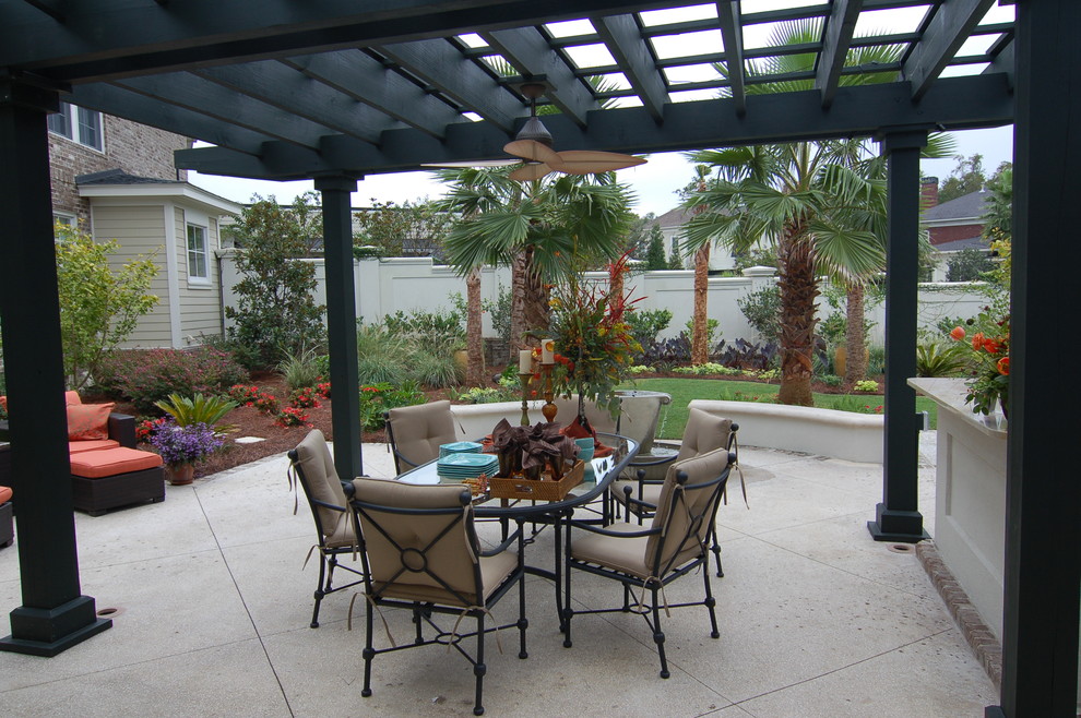 This is an example of a traditional patio in Charleston.