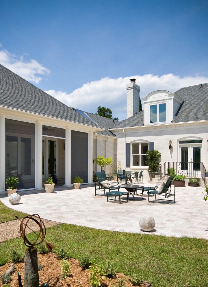 Example of a classic patio design in Charleston