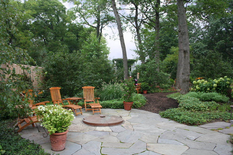 Idées déco pour une terrasse classique avec des pavés en pierre naturelle et aucune couverture.