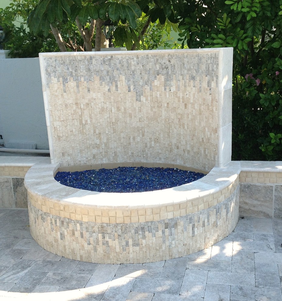 Modelo de patio tradicional con adoquines de piedra natural