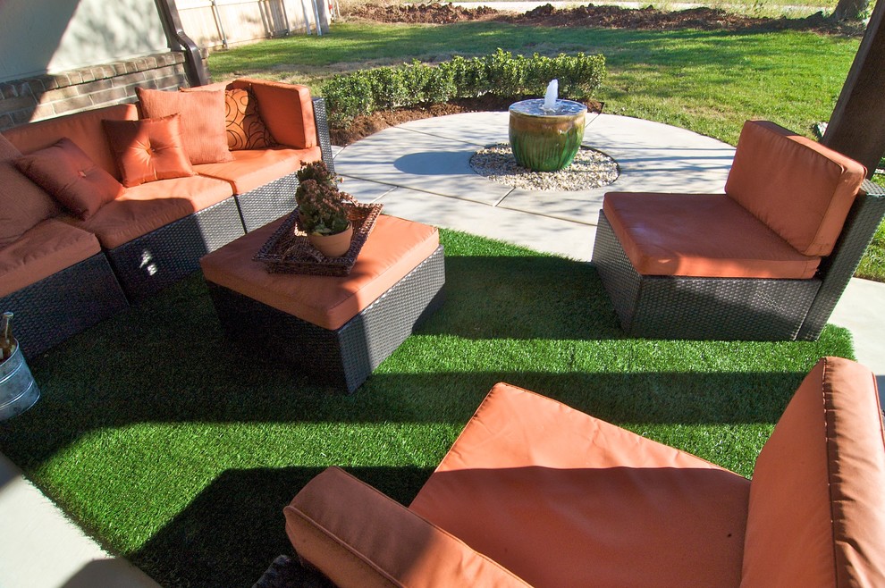 Photo of a modern patio in Oklahoma City.