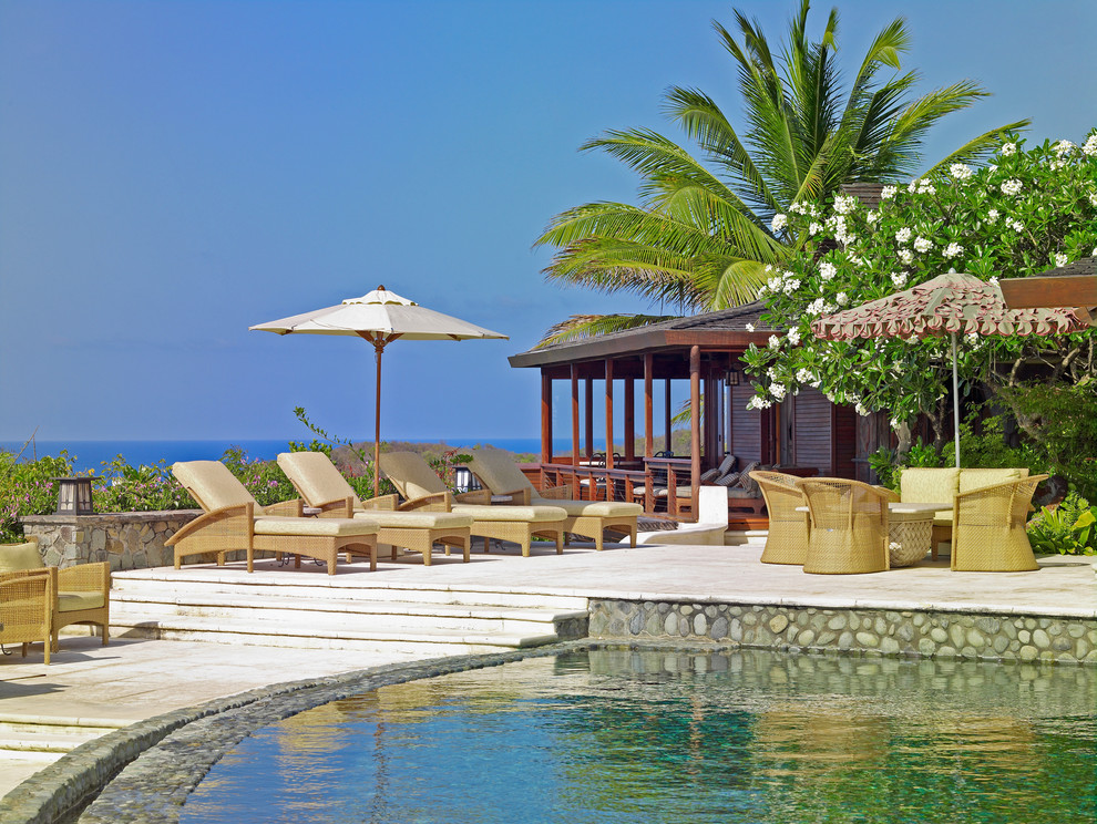 マイアミにある地中海スタイルのおしゃれなテラス・中庭の写真