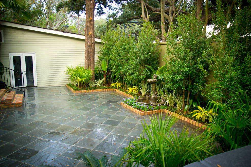 Immagine di un patio o portico tropicale