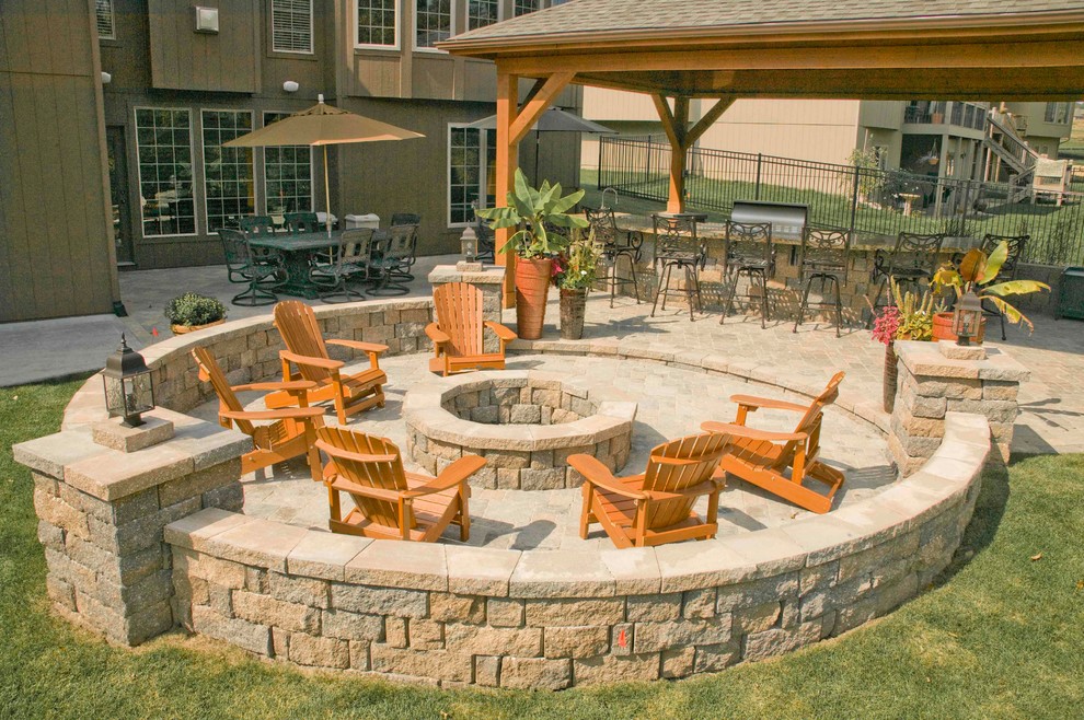 Ultimate in outdoor living and entertainment Traditional Patio