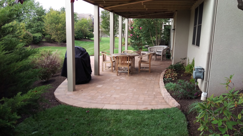 Inspiration for a small transitional backyard concrete paver patio remodel in Philadelphia