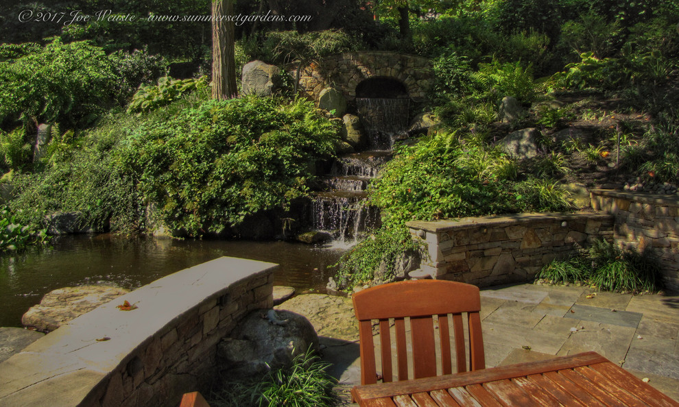 Upper Grandview NY Pond, Patio & Outdoor Kitchen Ecléctico Patio Nueva York de User Houzz