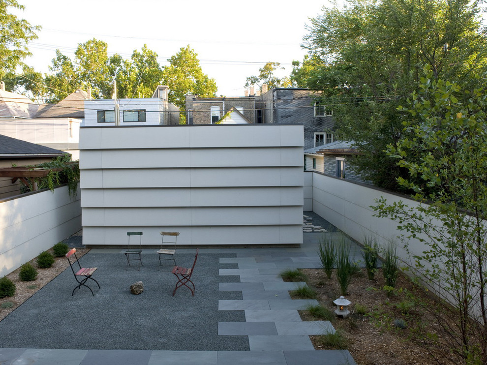 Стильный дизайн: двор на внутреннем дворе в современном стиле - последний тренд