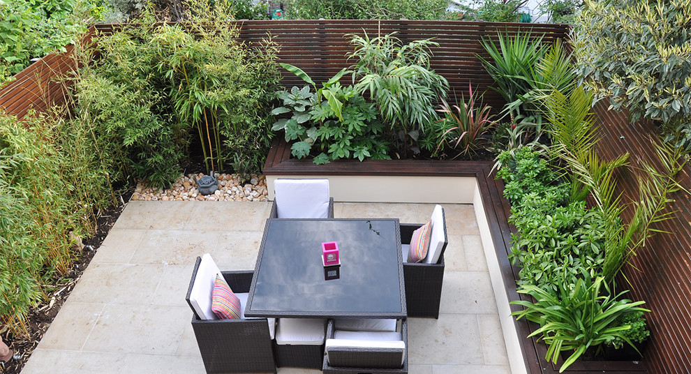 Photo of a world-inspired back patio in London.