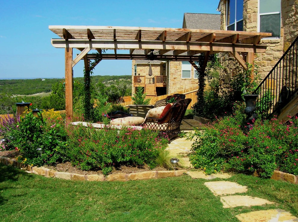 Inspiration for a small traditional patio in Austin.