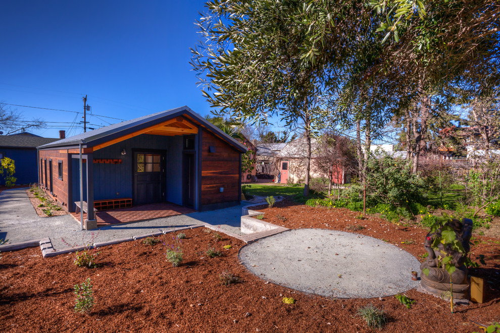 Modelo de patio campestre de tamaño medio en patio y anexo de casas con granito descompuesto